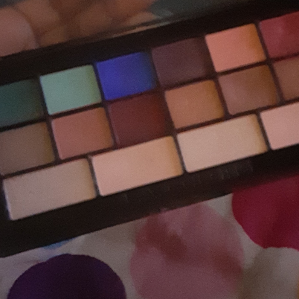 Makeup - Picture 2 of 3